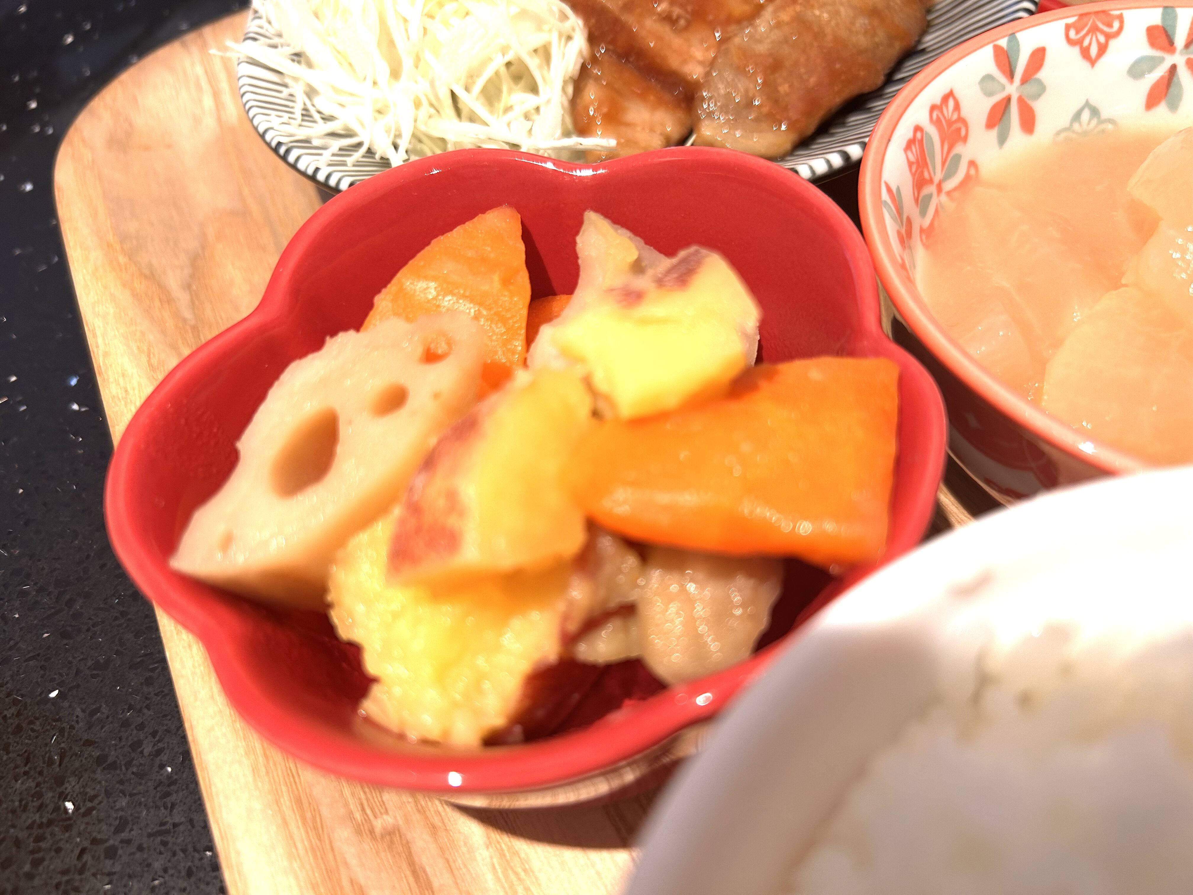 FitDish(フィットディッシュ)4種の野菜 根菜のグラッセを小鉢に盛り付けた様子