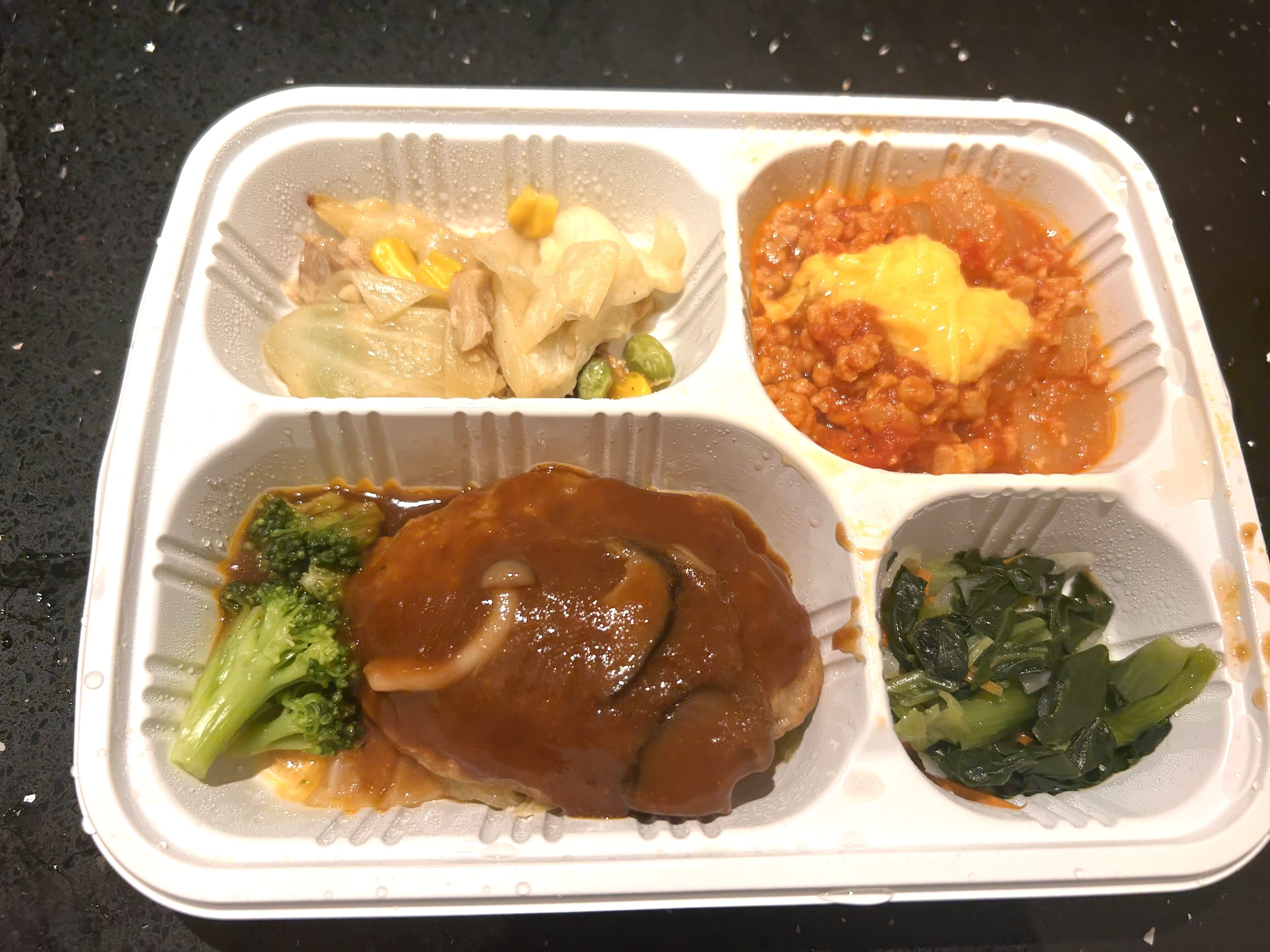 ミールズ(Meals)のきのこたっぷりデミグラスハンバーグ