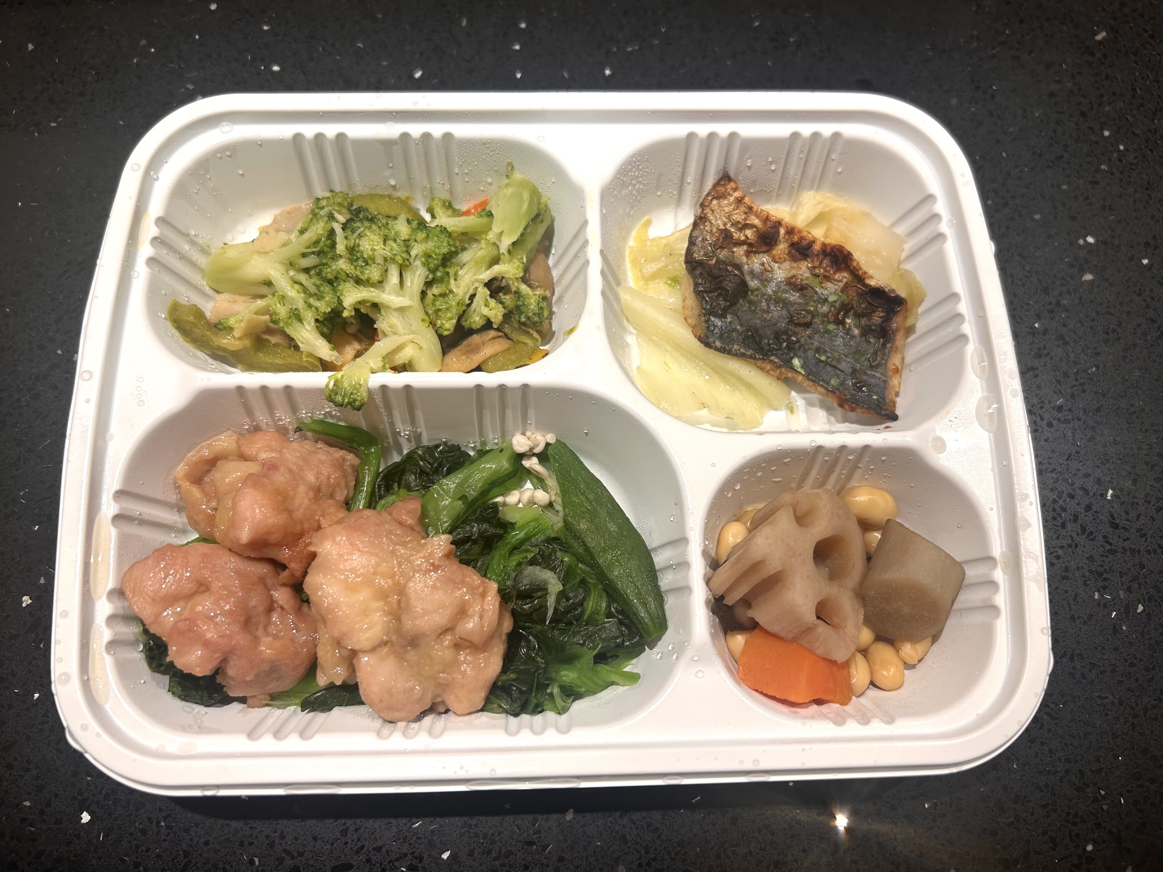 ミールズ(Meals)のこってりジューシー鶏の角煮風