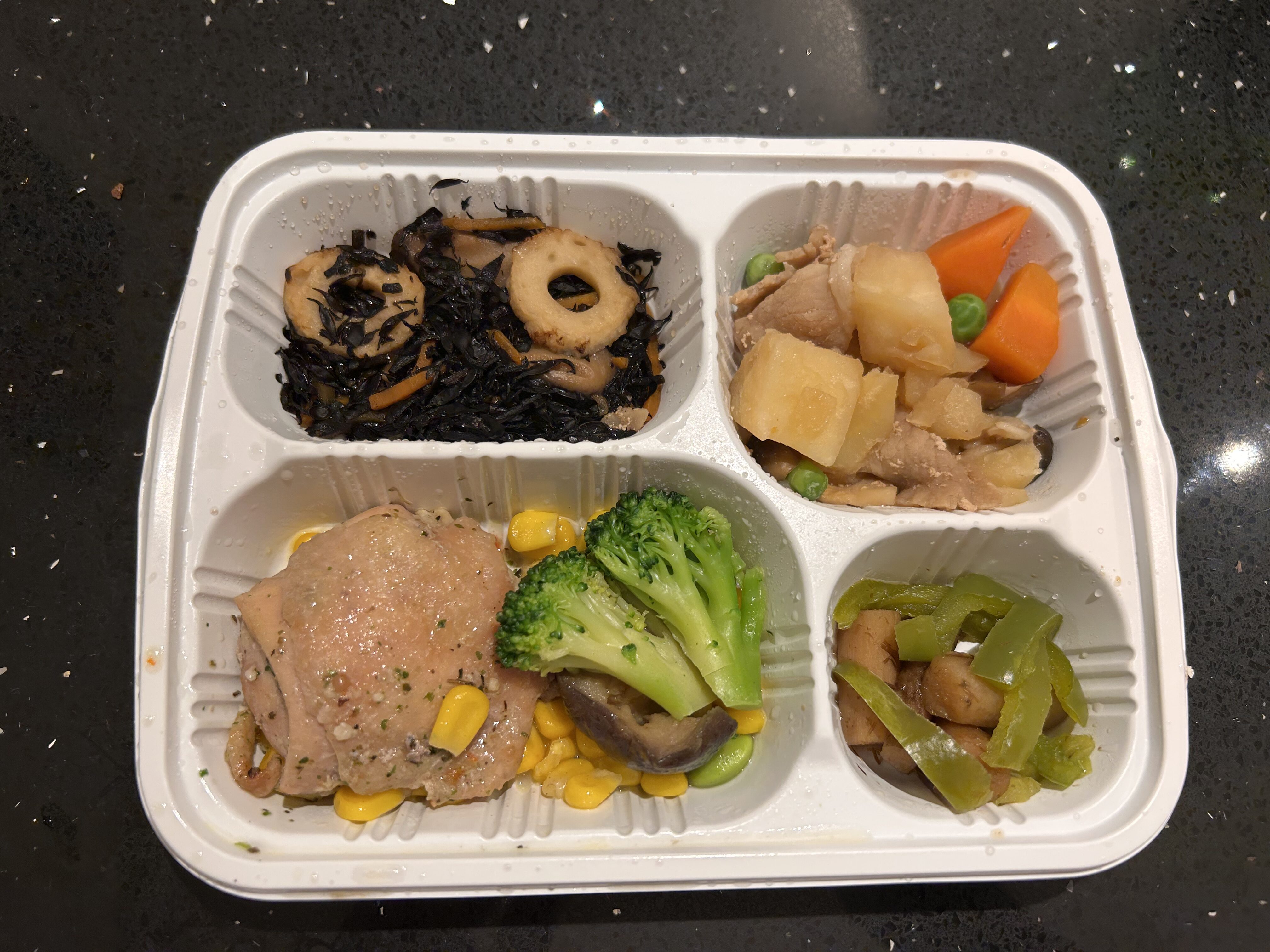 ミールズ(Meals)のグリルチキンのバジルオイル焼き