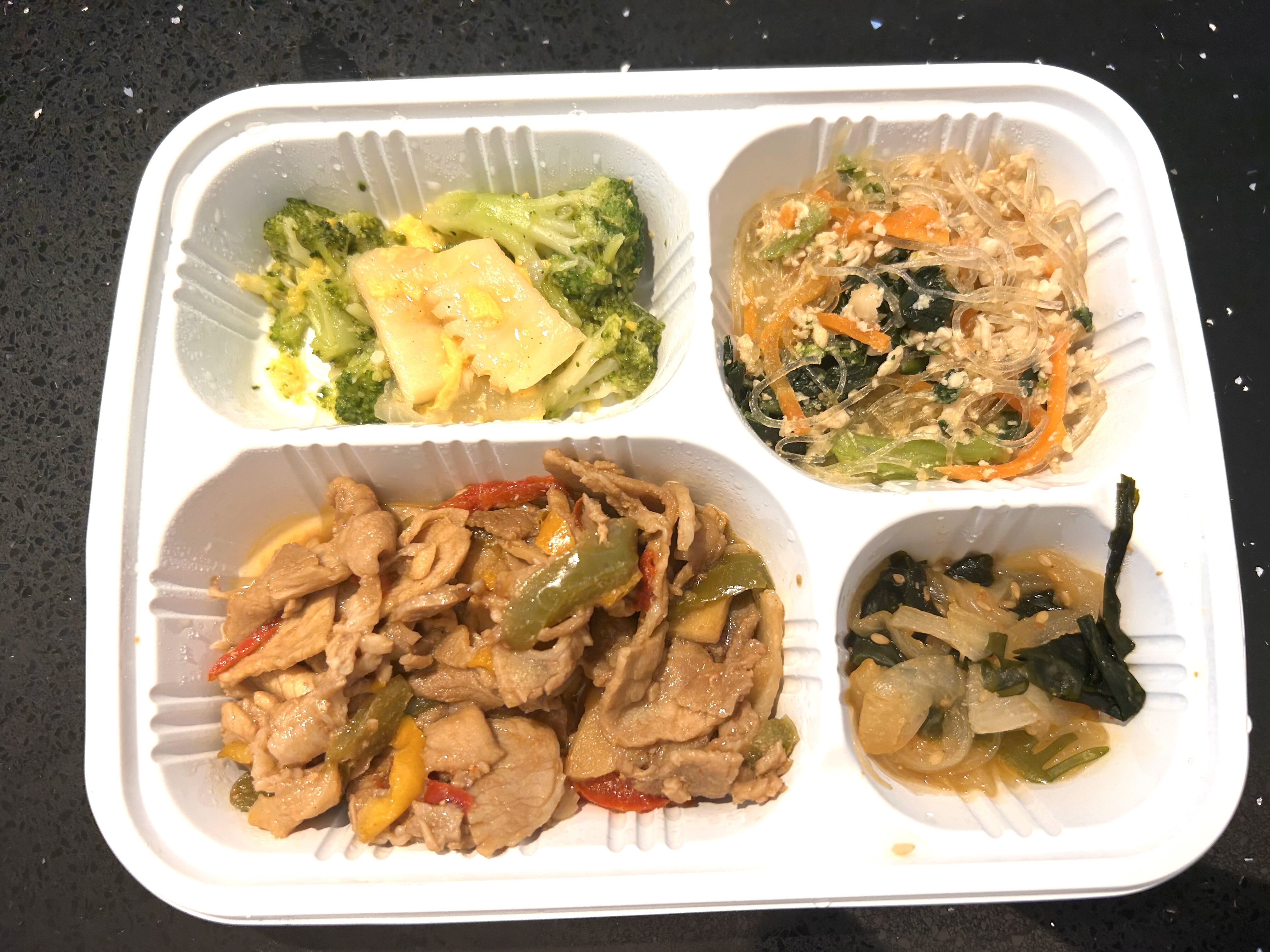 ミールズ(Meals)の具が大きいゴロゴロ青椒肉絲
