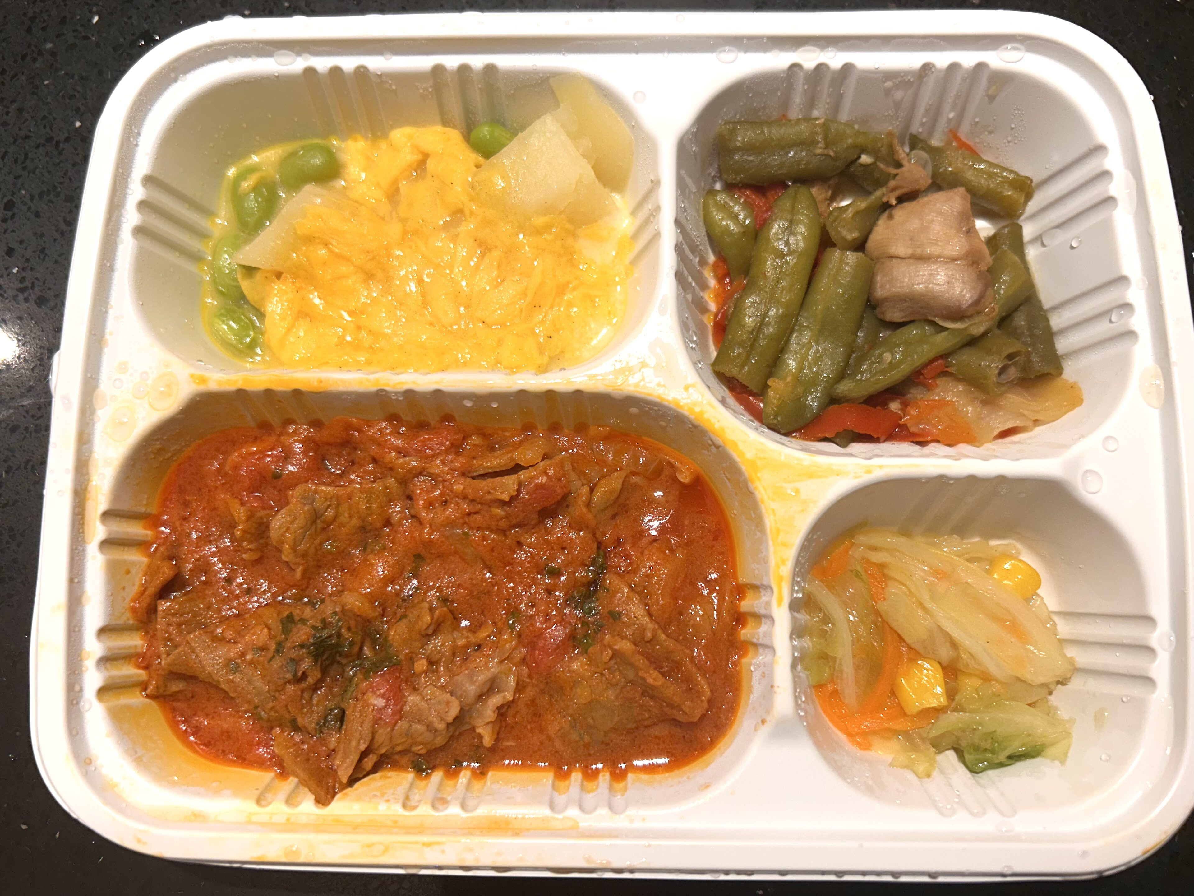 ミールズ(Meals)の牛肉とトマトのコクうま煮込み