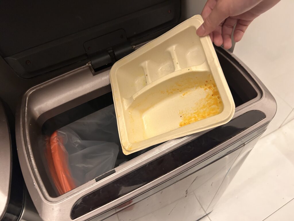 ナッシュ_ゴミ箱に捨てるだけ