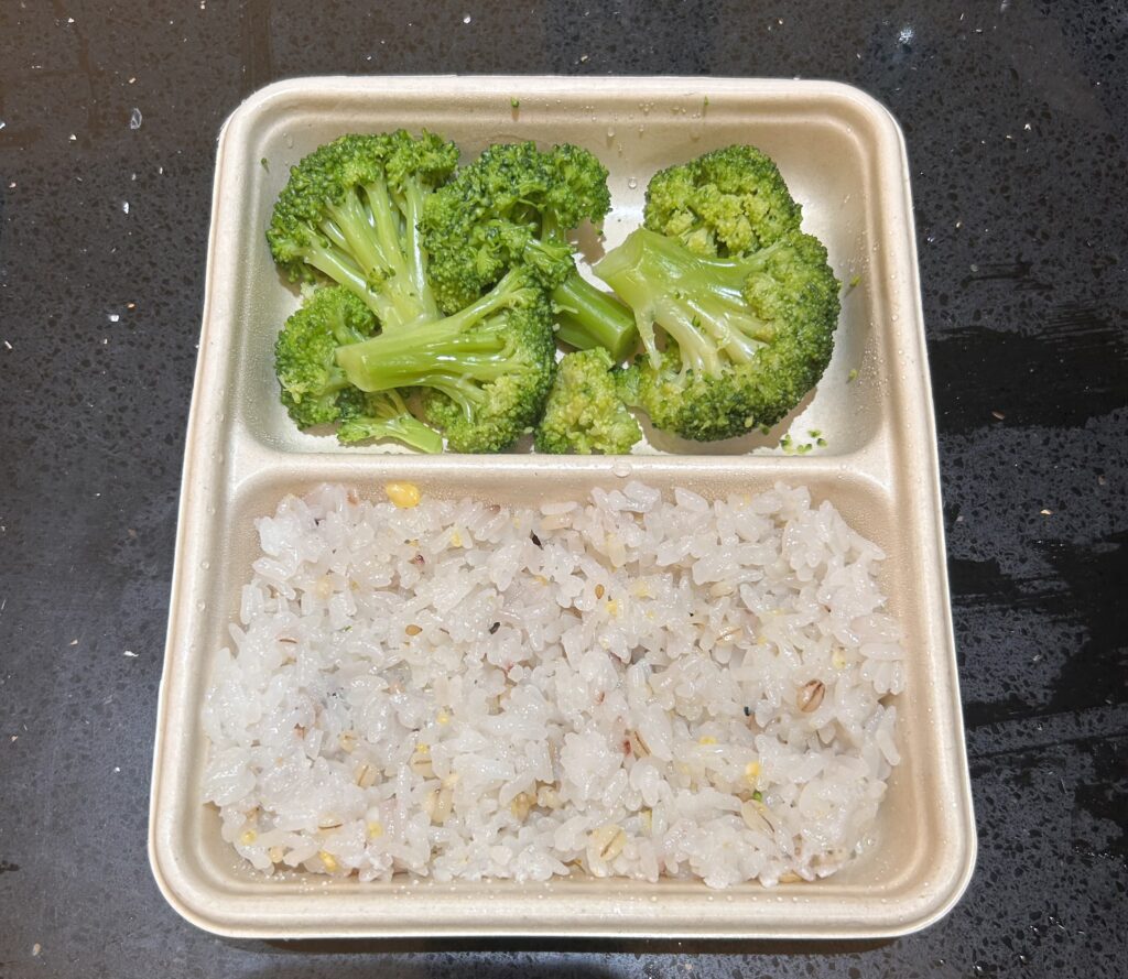 デリピックス_雑穀ご飯＆ブロッコリー実食