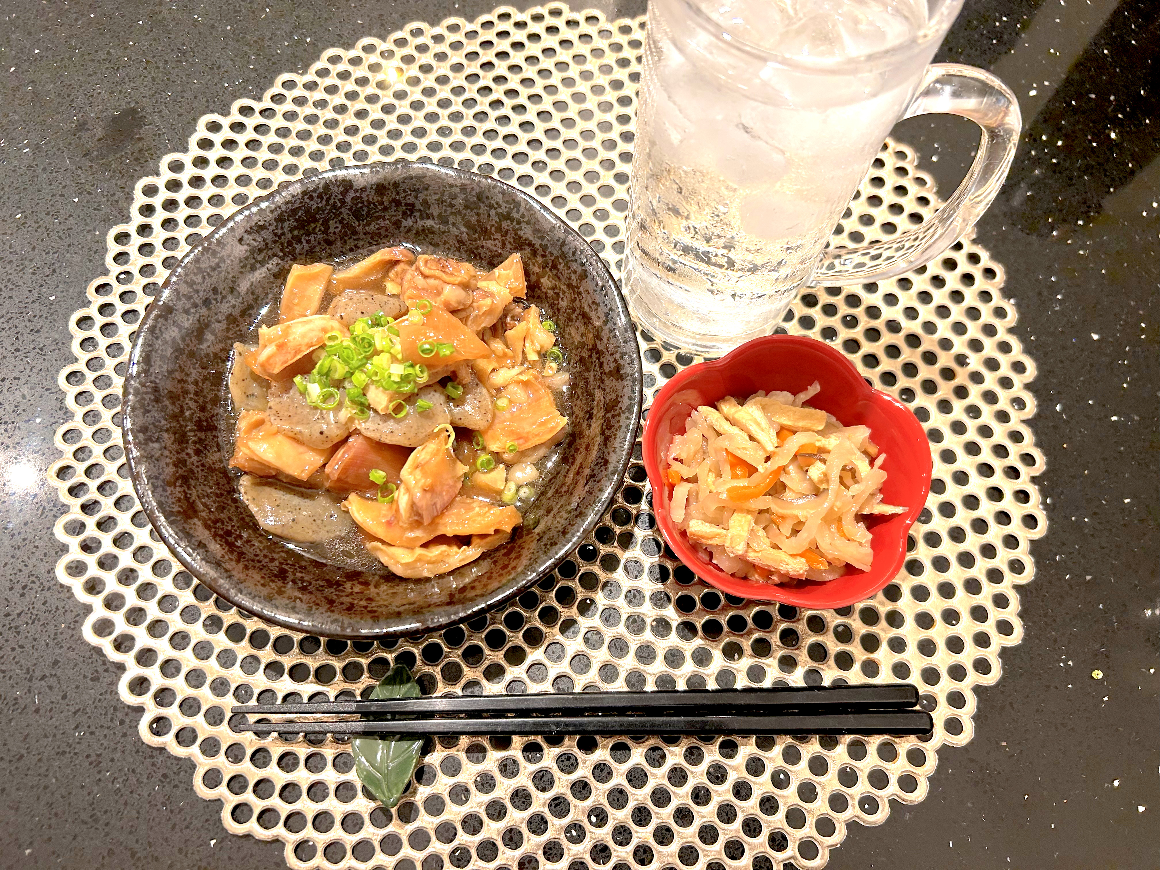 FitDish(フィットディッシュ)のやわらか牛すじ煮込みと4種具材の切り干し大根の煮物