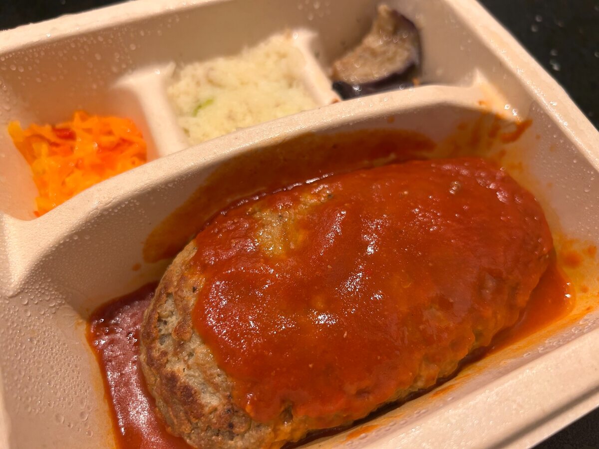 nosh(ナッシュ)の増量チリハンバーグステーキを温めた後の実食写真