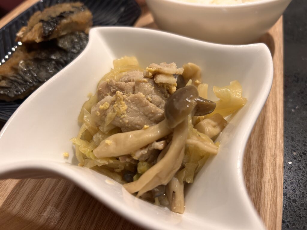 シェフの無添つくりおき_豚肉とキャベツの卵炒め